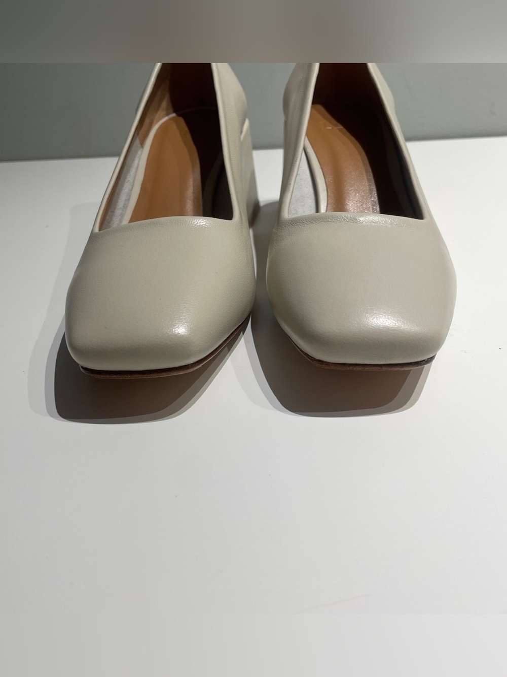 LoQ Classic Square-Toe Block Heel Pumps in Cream 5.5 - Picture 5 of 12